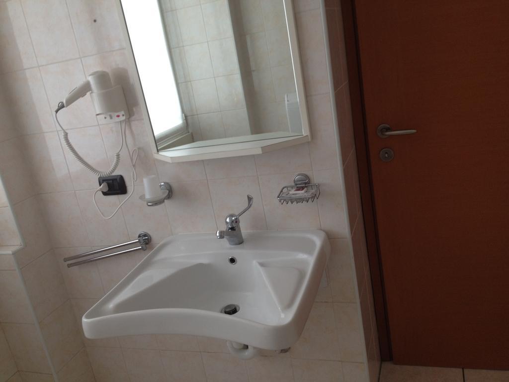Hotel Belforte Varese Bagian luar foto