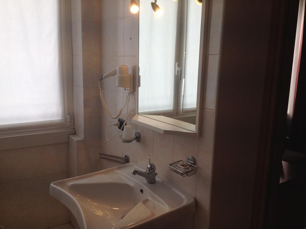 Hotel Belforte Varese Bagian luar foto