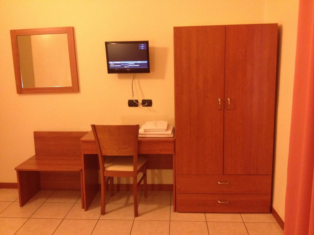 Hotel Belforte Varese Bagian luar foto