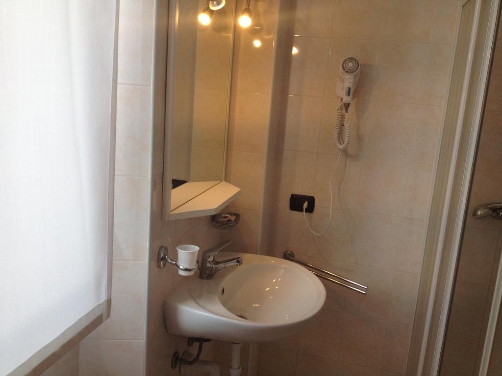 Hotel Belforte Varese Bagian luar foto