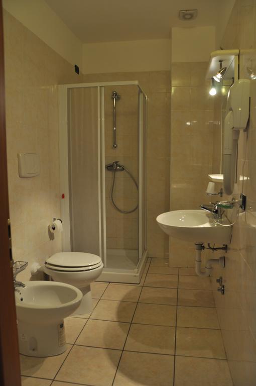 Hotel Belforte Varese Bagian luar foto