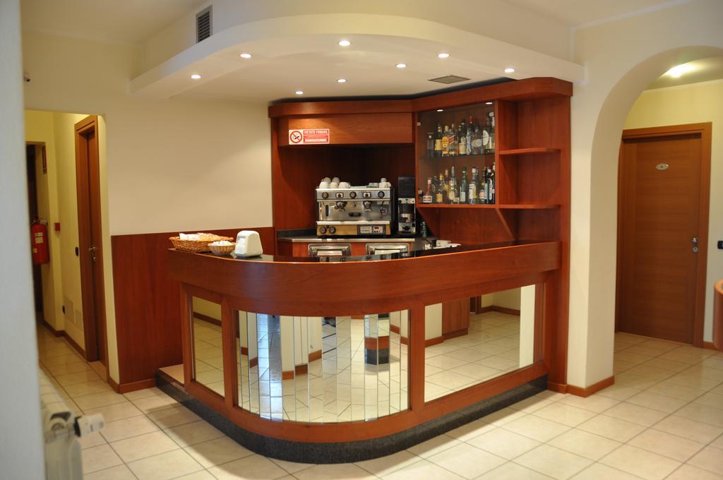 Hotel Belforte Varese Bagian luar foto