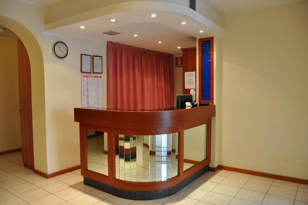 Hotel Belforte Varese Bagian luar foto