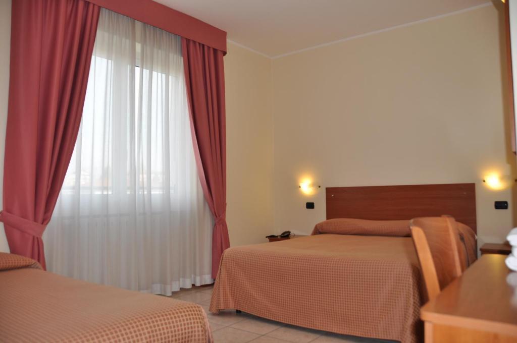 Hotel Belforte Varese Ruang foto